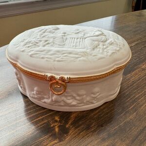 19 c French Limoges Porcelain Parian Figural Relief Casket Jewelry Trinket Box